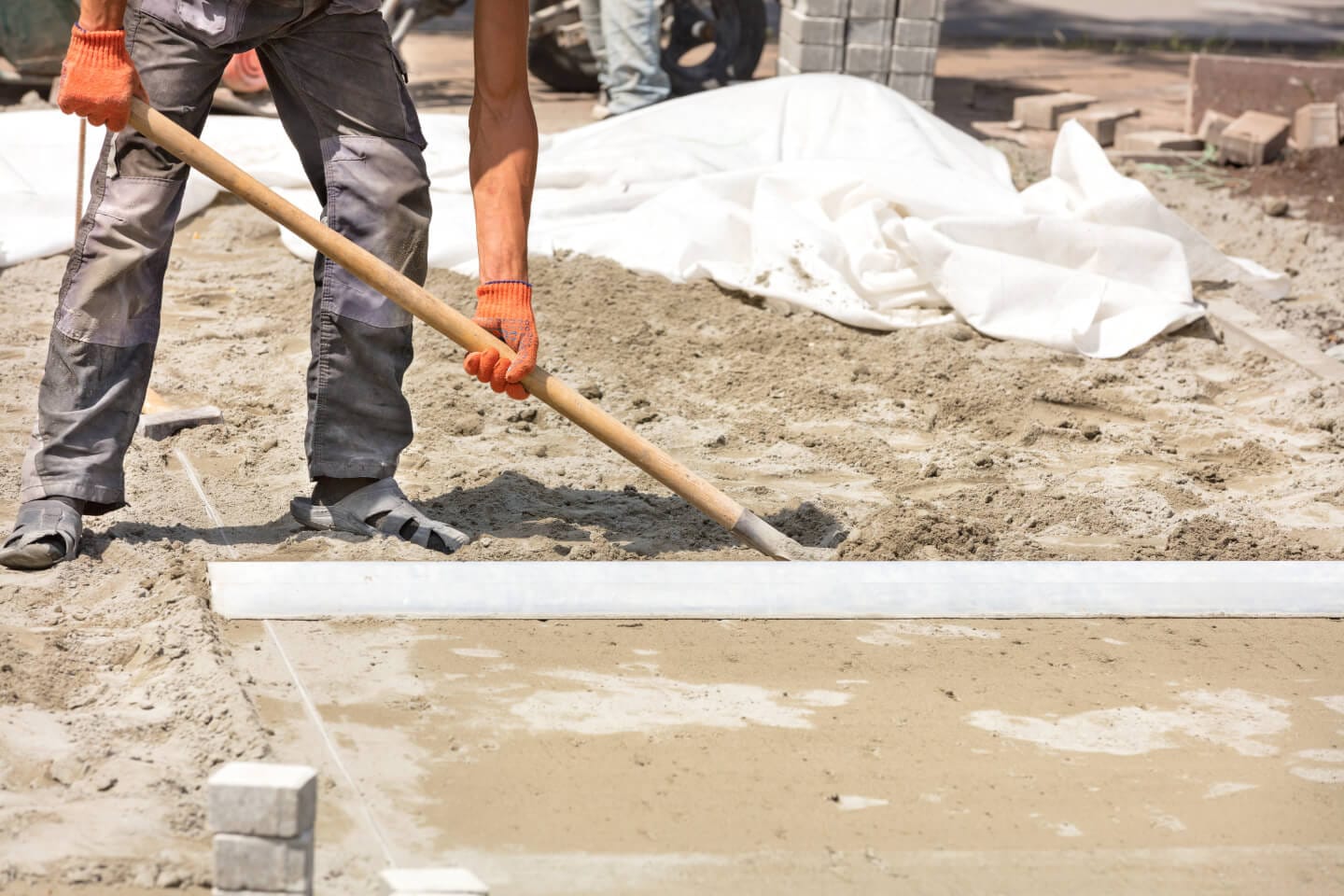 Przygotowywanie podbudowy pod kostkę brukową